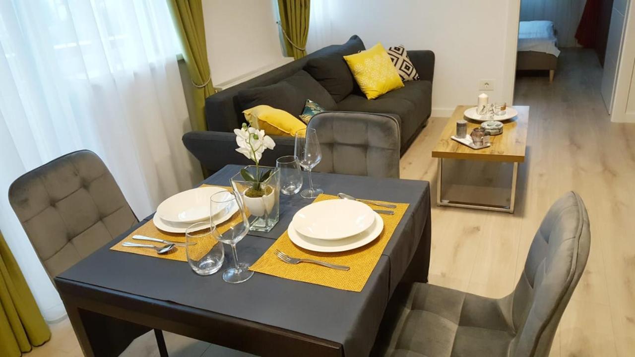 Elias Central Apartment - 2 Bedrooms & Free Parking Oradea Bagian luar foto