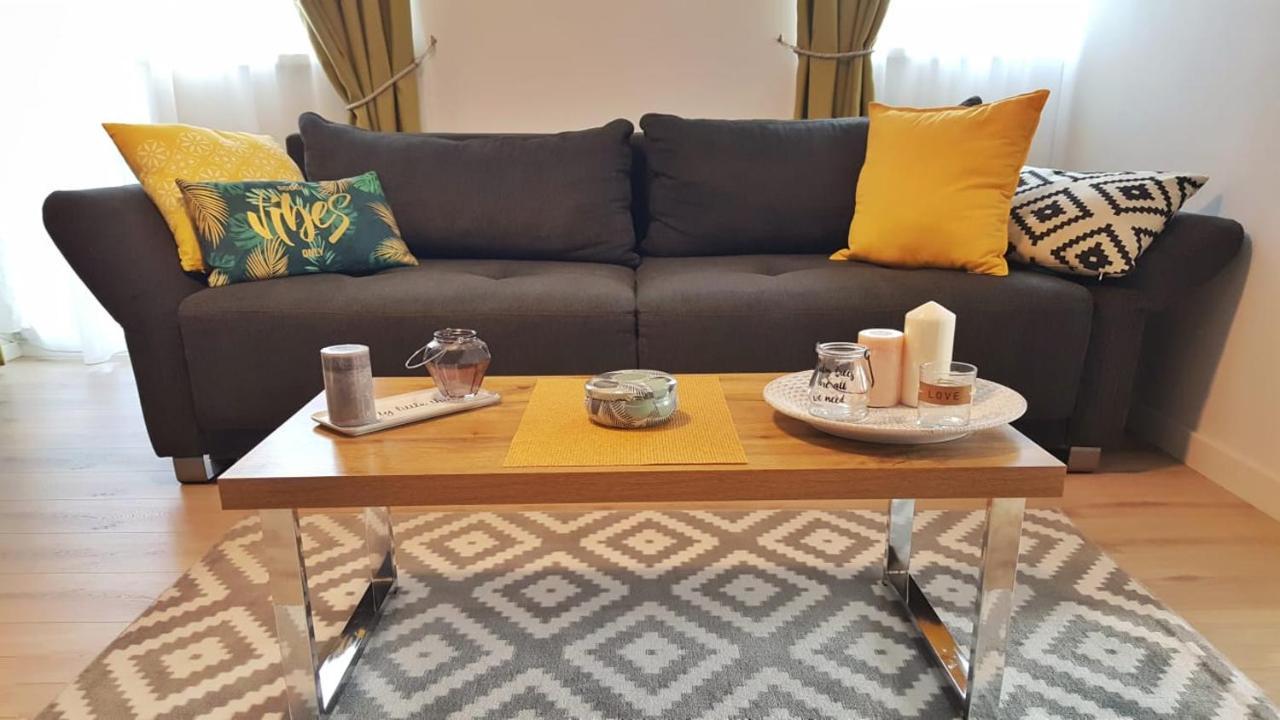 Elias Central Apartment - 2 Bedrooms & Free Parking Oradea Bagian luar foto
