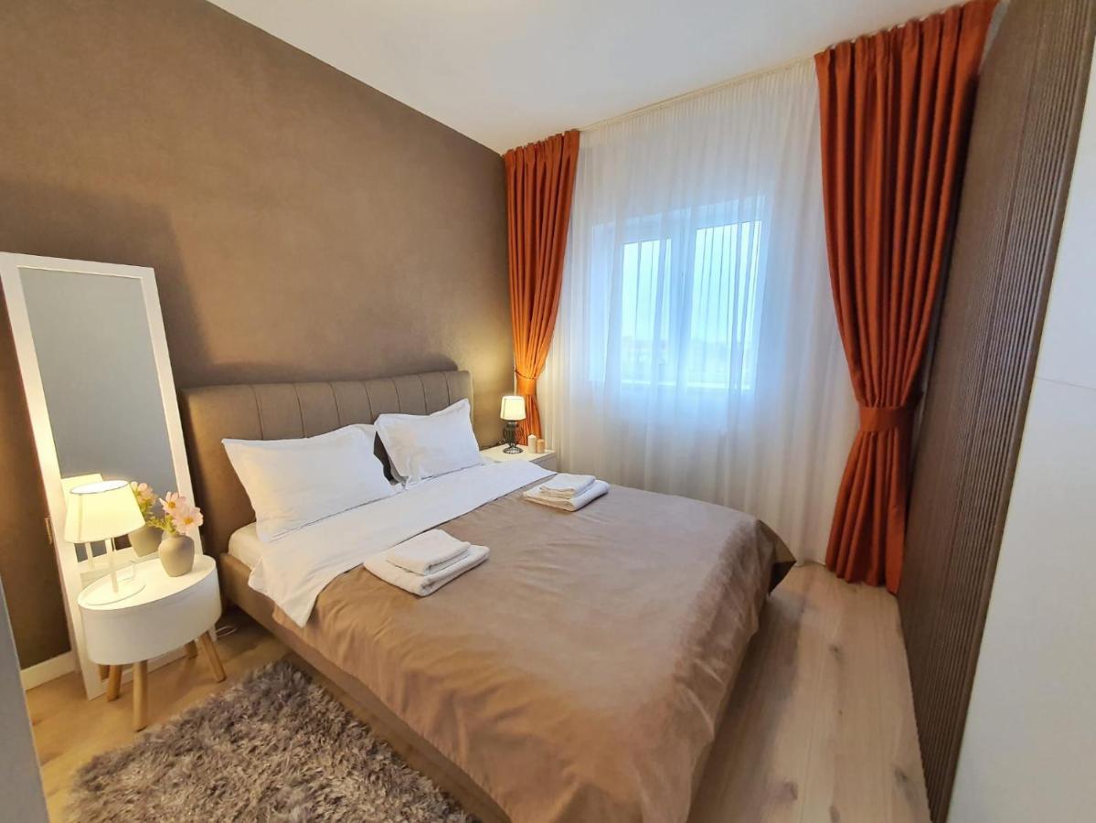 Elias Central Apartment - 2 Bedrooms & Free Parking Oradea Bagian luar foto