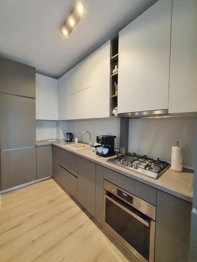 Elias Central Apartment - 2 Bedrooms & Free Parking Oradea Bagian luar foto