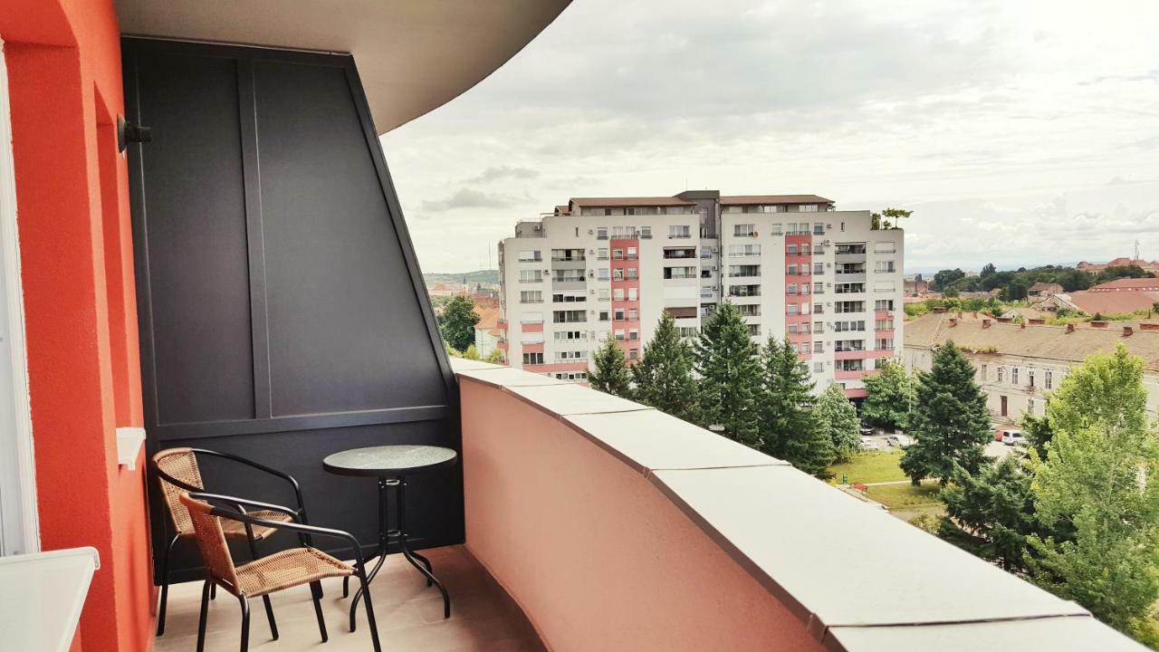 Elias Central Apartment - 2 Bedrooms & Free Parking Oradea Bagian luar foto